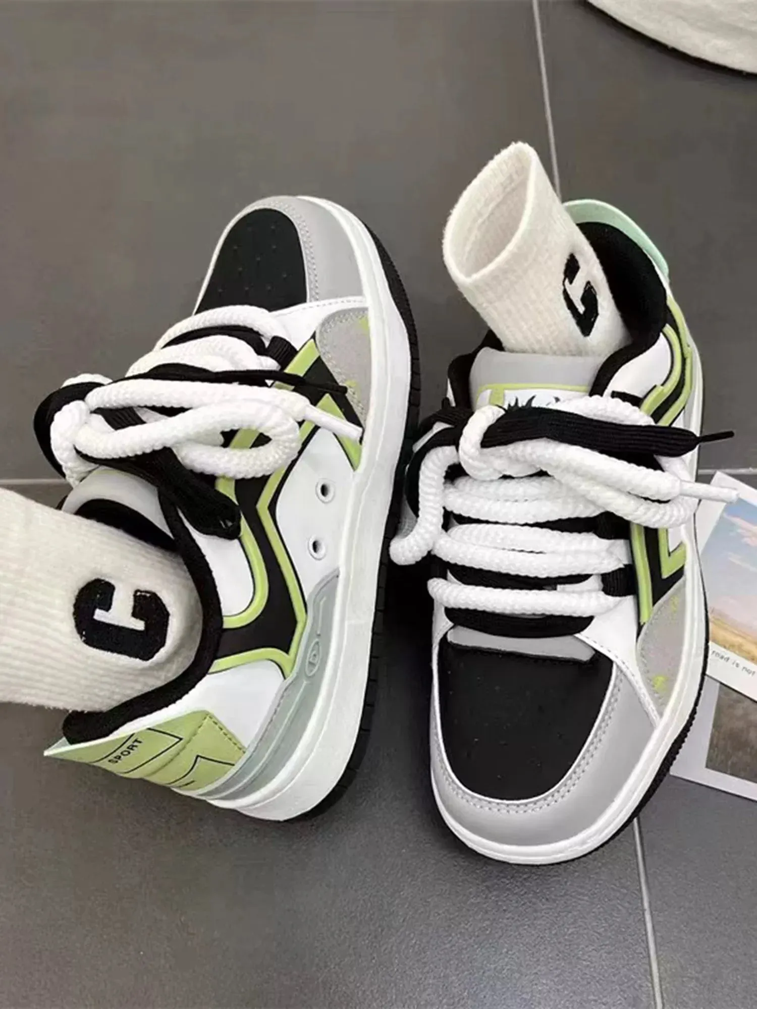 Niceprimes College Style Contrasting Moral Training Retro Sneakers