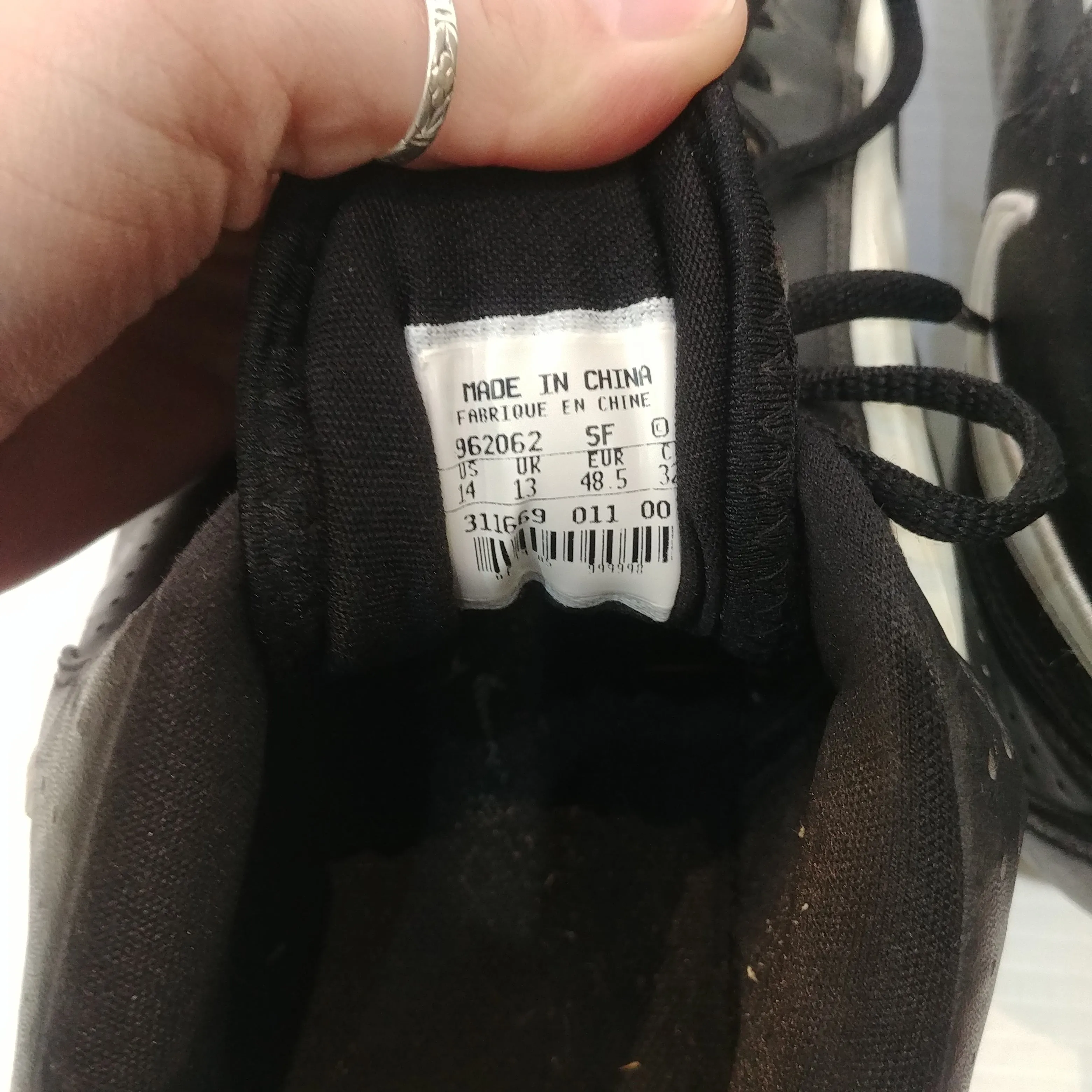 Nike Soccer Cleats - Men's 14 - Pre-owned (Z10588-B21)