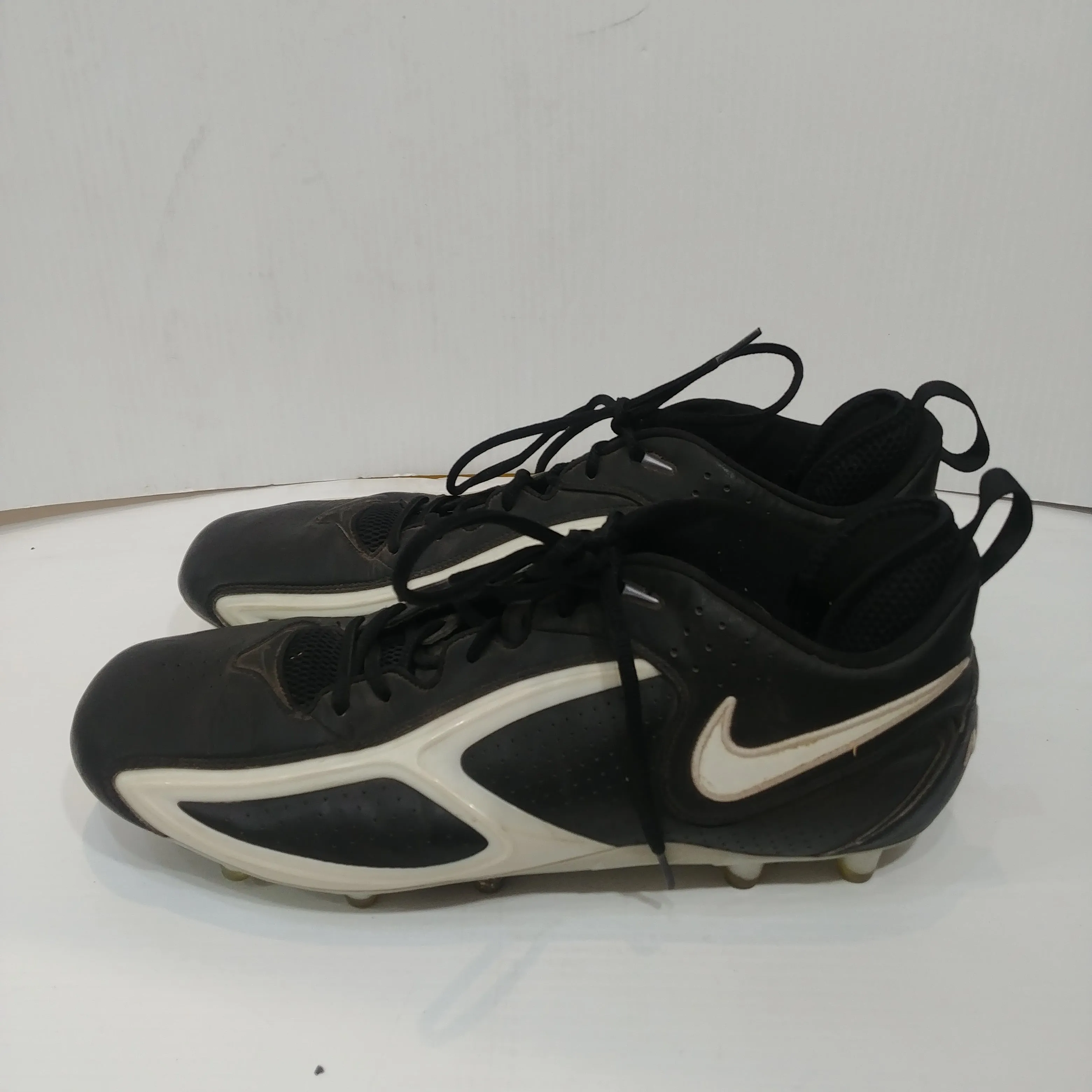 Nike Soccer Cleats - Men's 14 - Pre-owned (Z10588-B21)