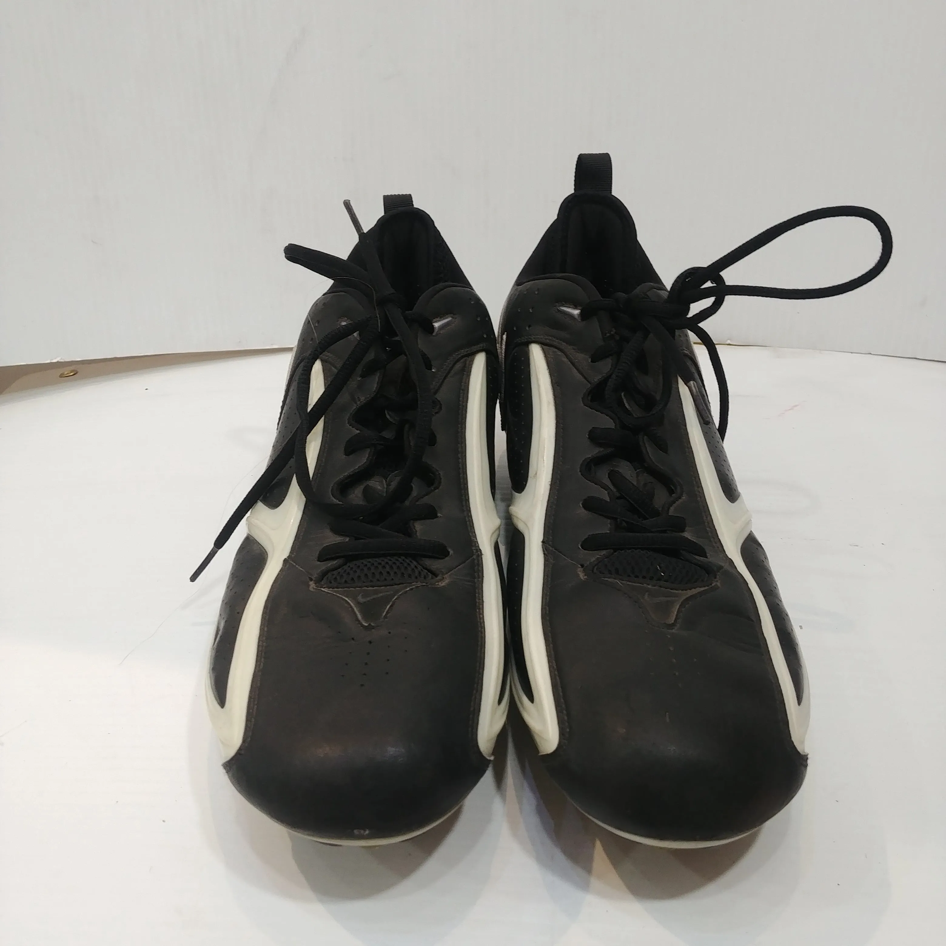Nike Soccer Cleats - Men's 14 - Pre-owned (Z10588-B21)